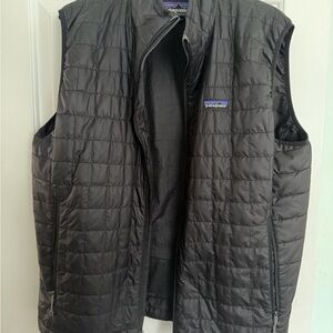 Patagonia Men's Dark Gray Quilted Vest